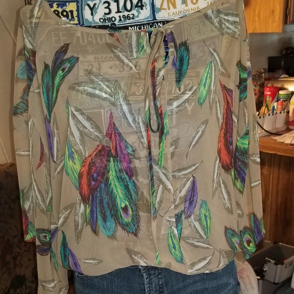 👄Size Medium Feather Top Long sleeve Transparent